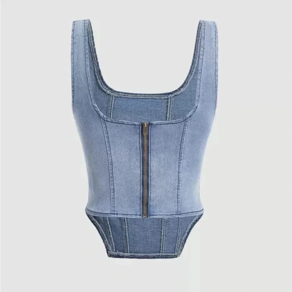 NWOT Blue Denim Cropped Paneled Fitted Sleeveless Bodice Style Zip Top - Picture 2 of 2